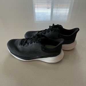 Lululemon chargefeel 2 Women's Shoe, worn once, excellent condition, Size 7.5.